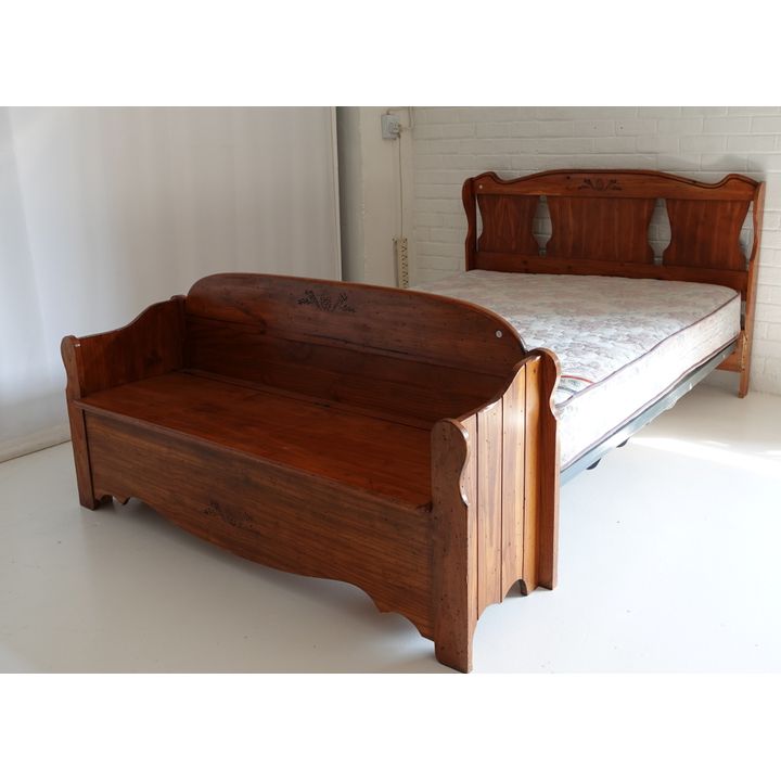 PINE QUEEN SIZE BEDSTEAD AND MATTRESS