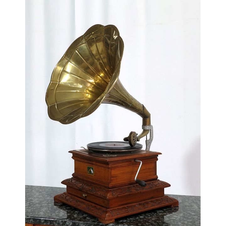 REPRODUCTION HMV GRAMOPHONE, working