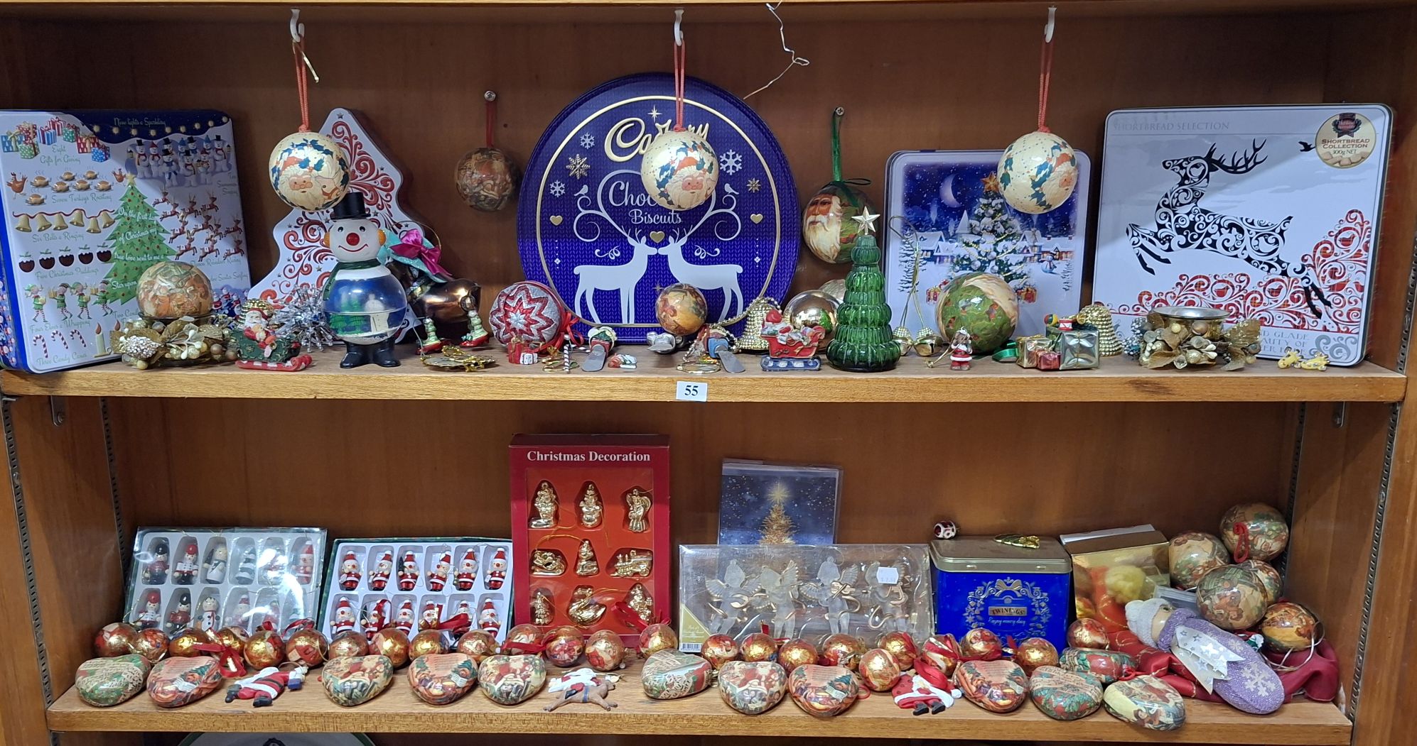 55 · CHRISTMAS ORNAMENTS AND DECORATIONS