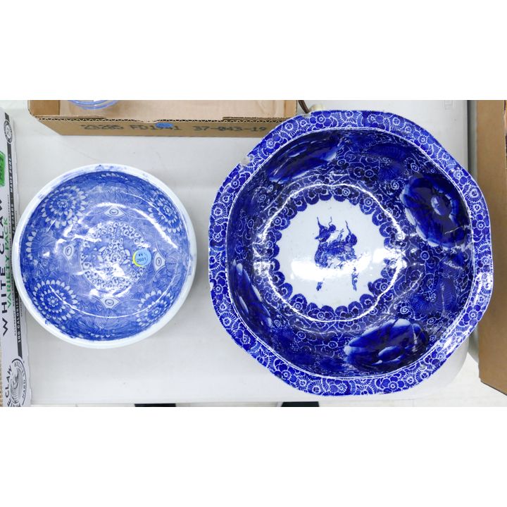 2pc Antique Japanese Arita Porcelain Bowls 7.5'' - 11''