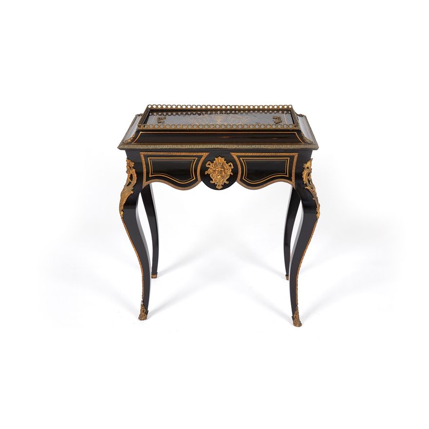Table formant jardinière de style Napoléon III en bois noirci