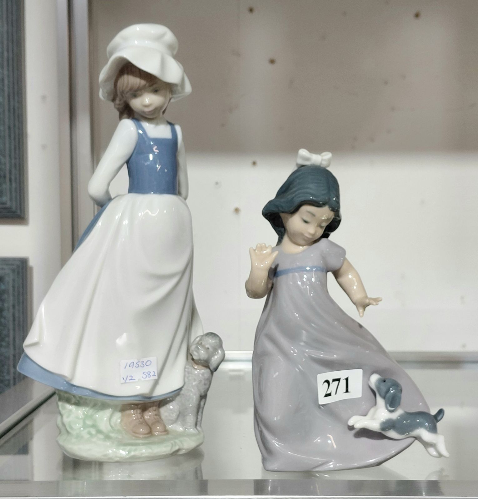 271 · NAO FIGURINES