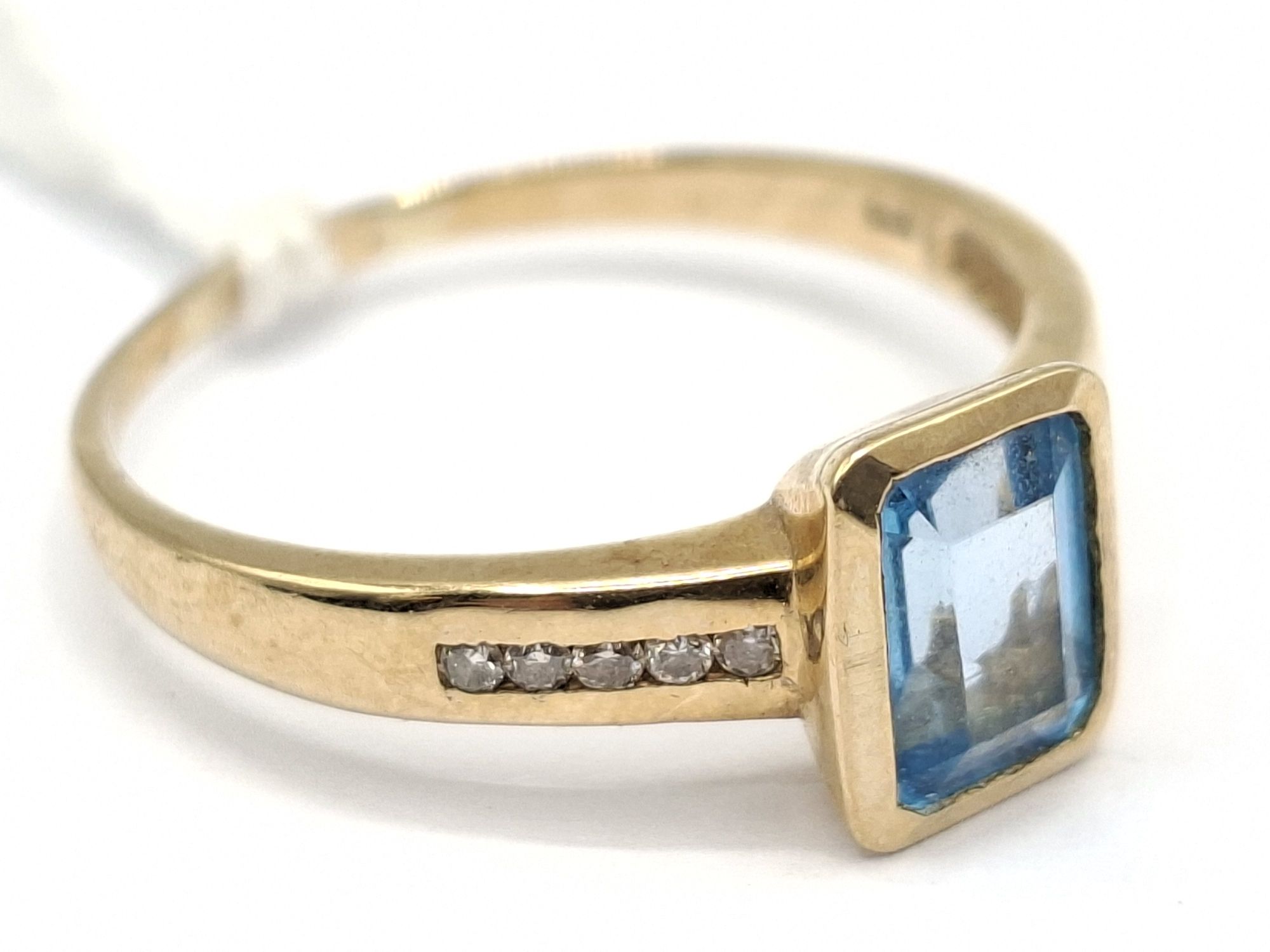 9ct Gold Topaz Diamond Ring