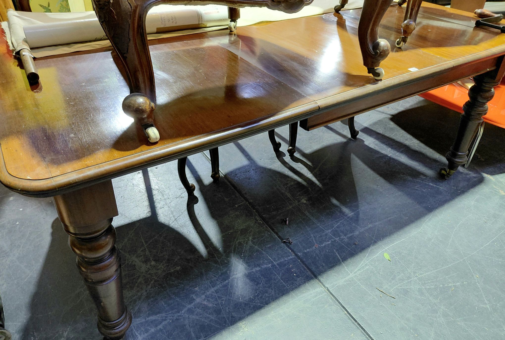 309 · VICTORIAN DINING TABLE