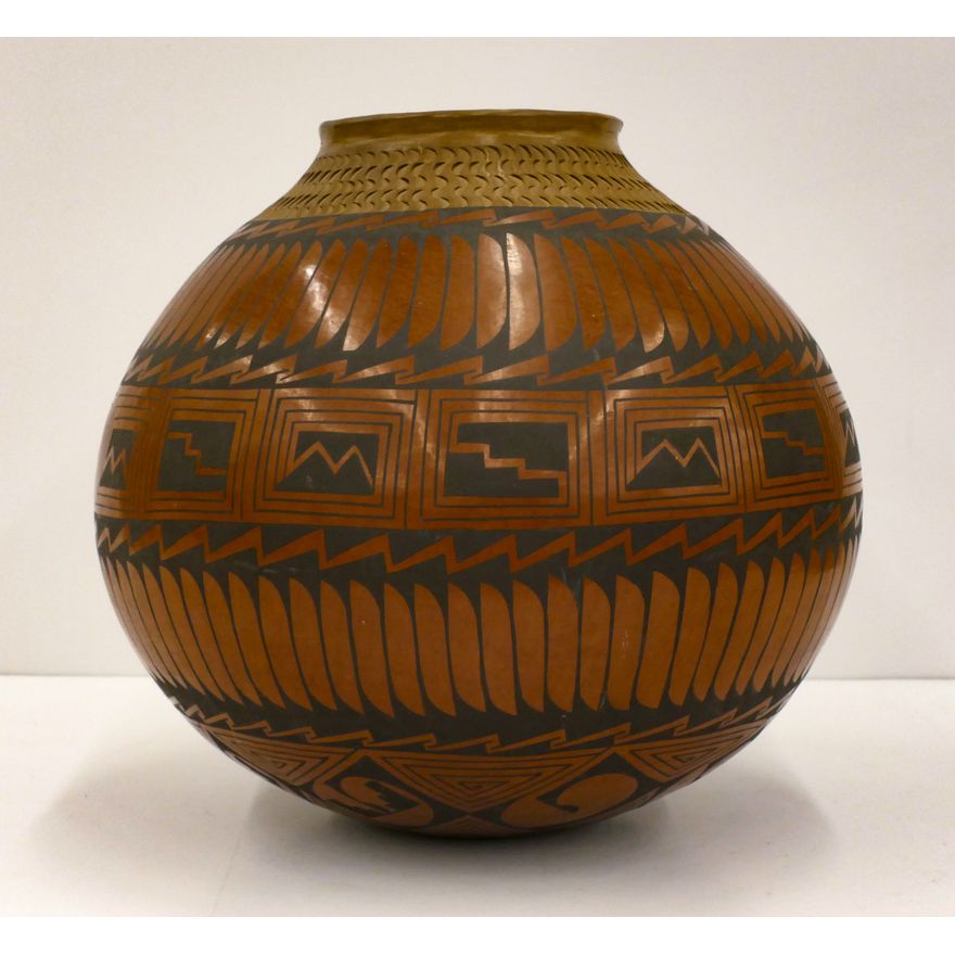 Gregorio Silveira Mata Ortiz Large Decorated Pottery Jar 12.5''