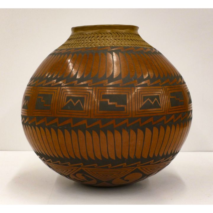 Gregorio Silveira Mata Ortiz Large Decorated Pottery Jar 12.5''