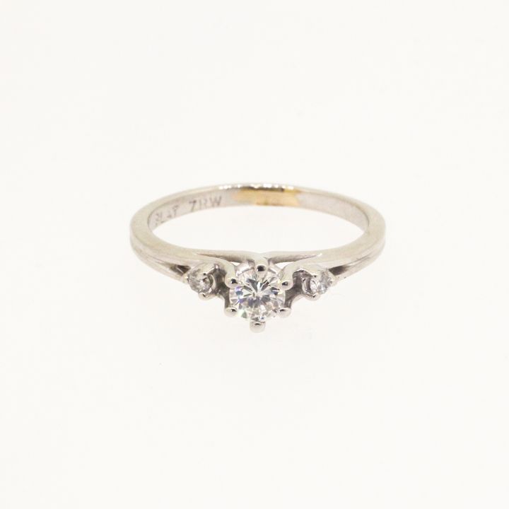 Platinum Diamond Ring 2.86g