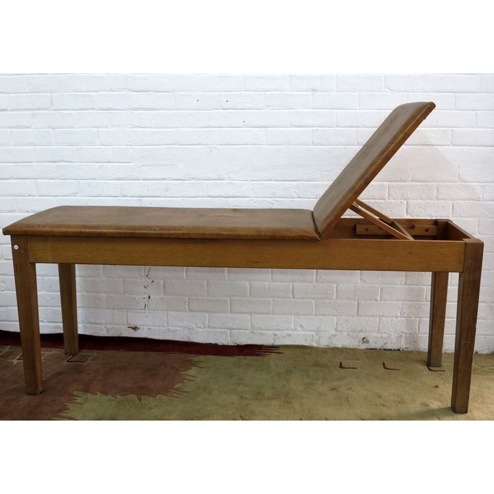 MASSAGE BED