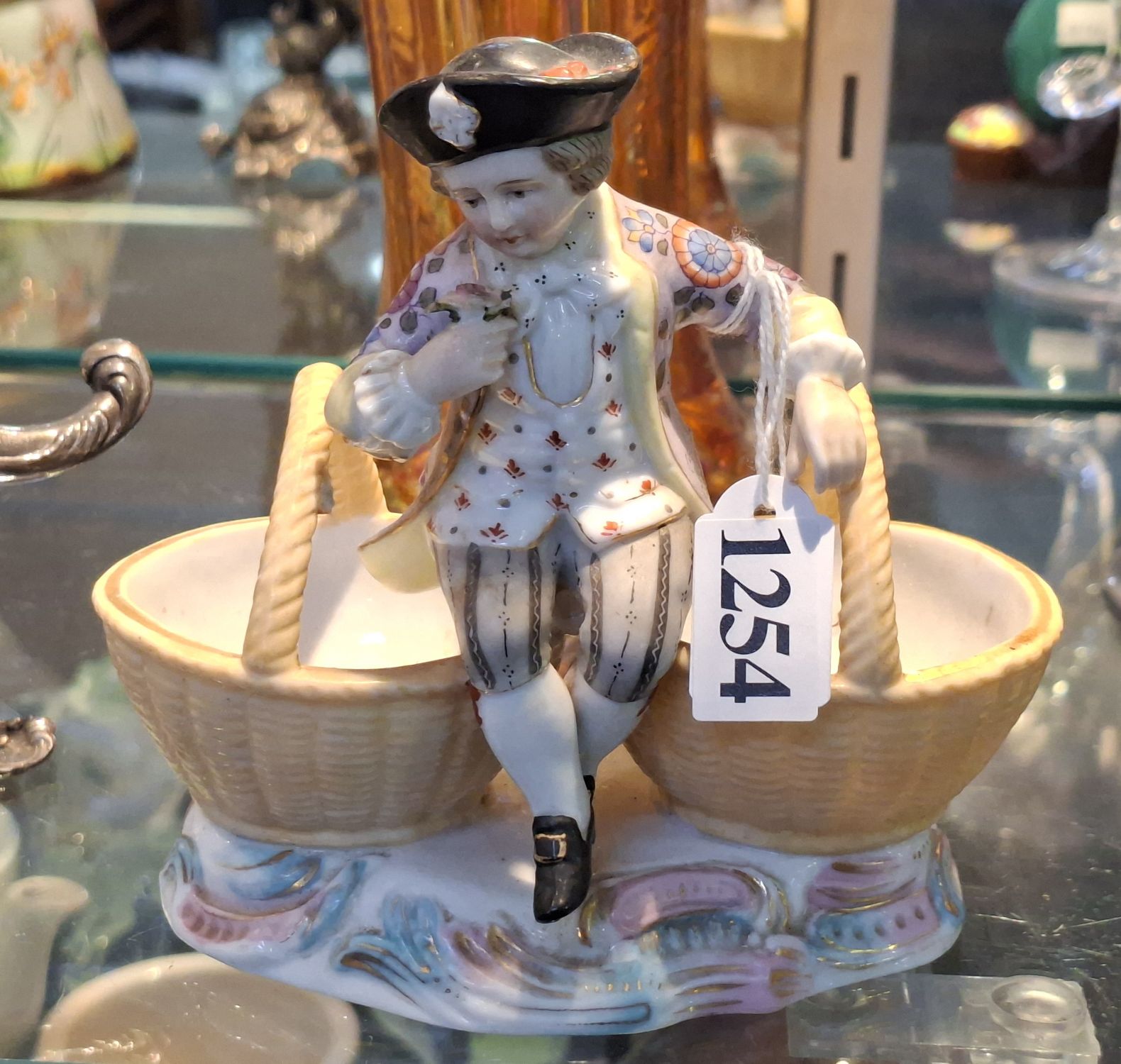 1254 · PORCELAIN TWIN BASKET FIGURINE