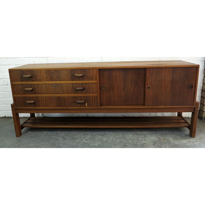 RETRO SIDEBOARD