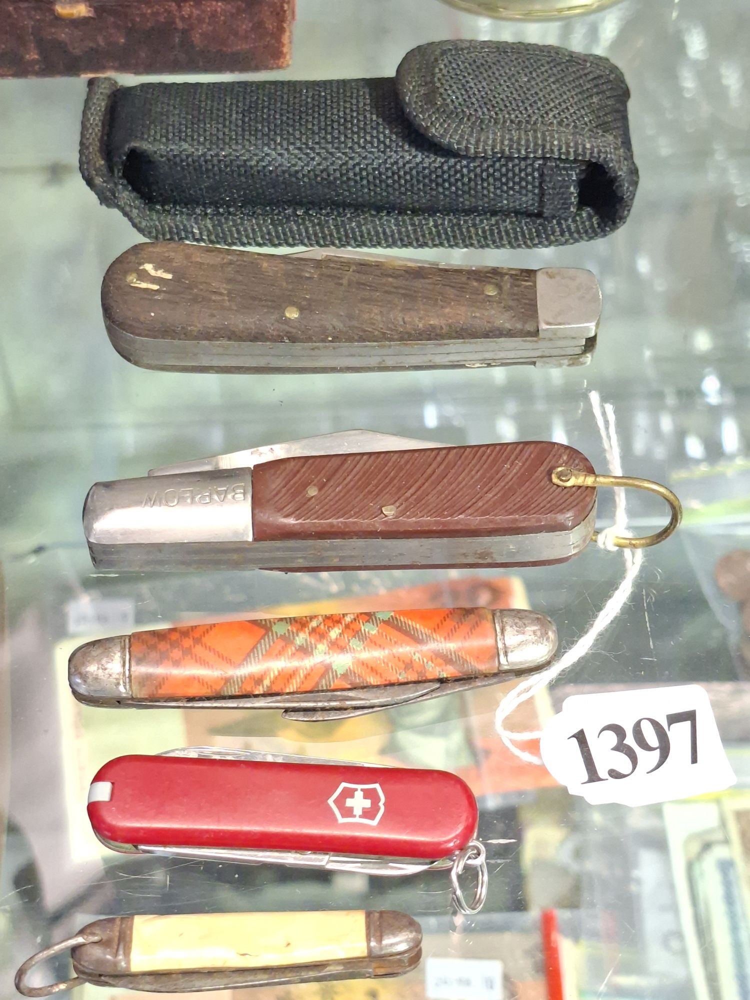 COLLECTION OF VINTAGE POCKET KNIVES