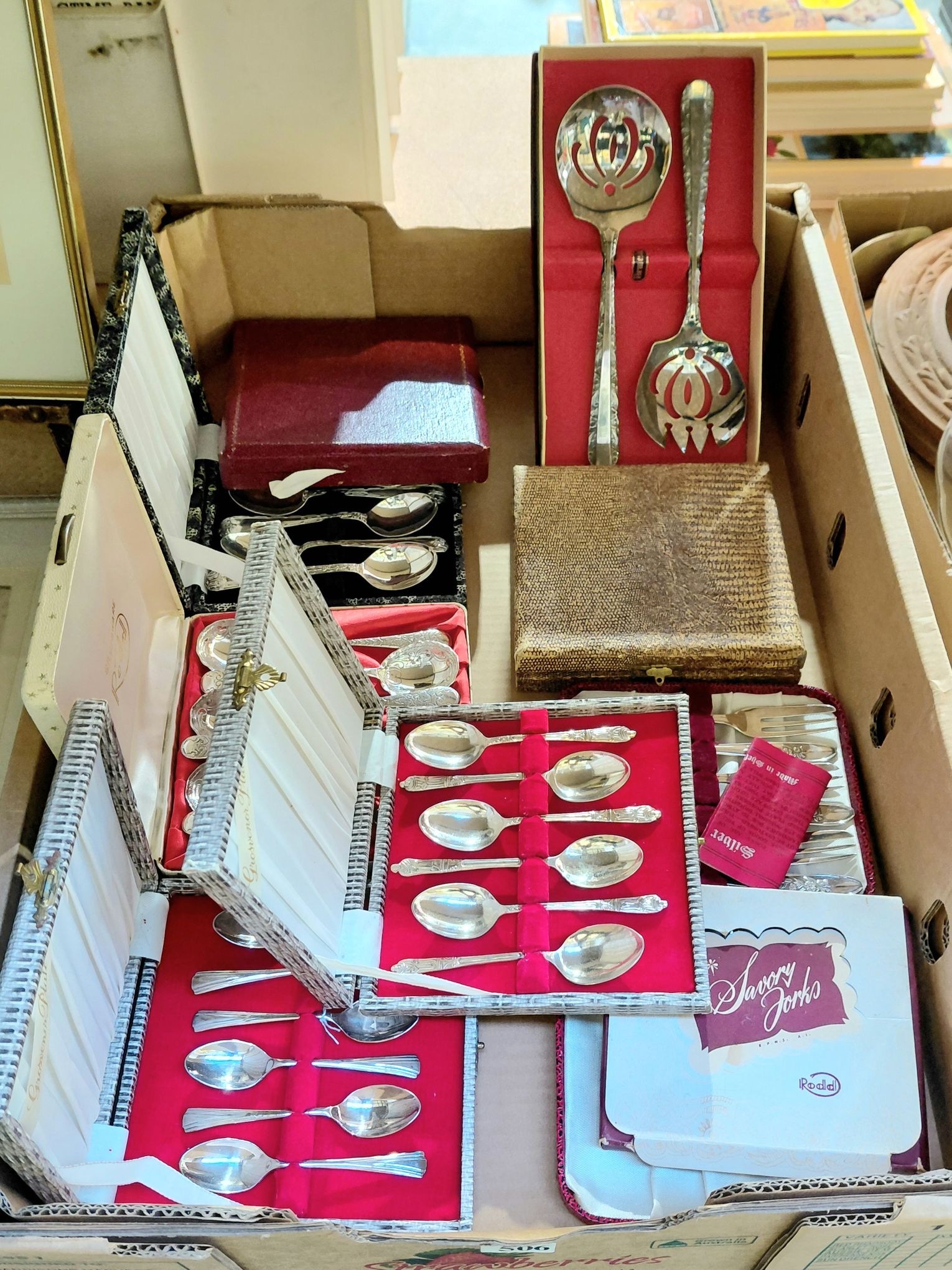 BOXED FLATWARE