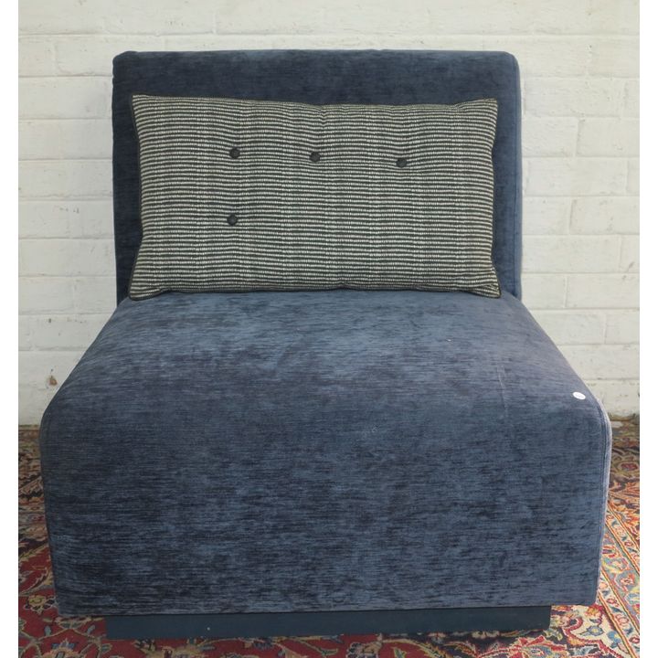UPHOLSTERED LOUNGE CHAIR