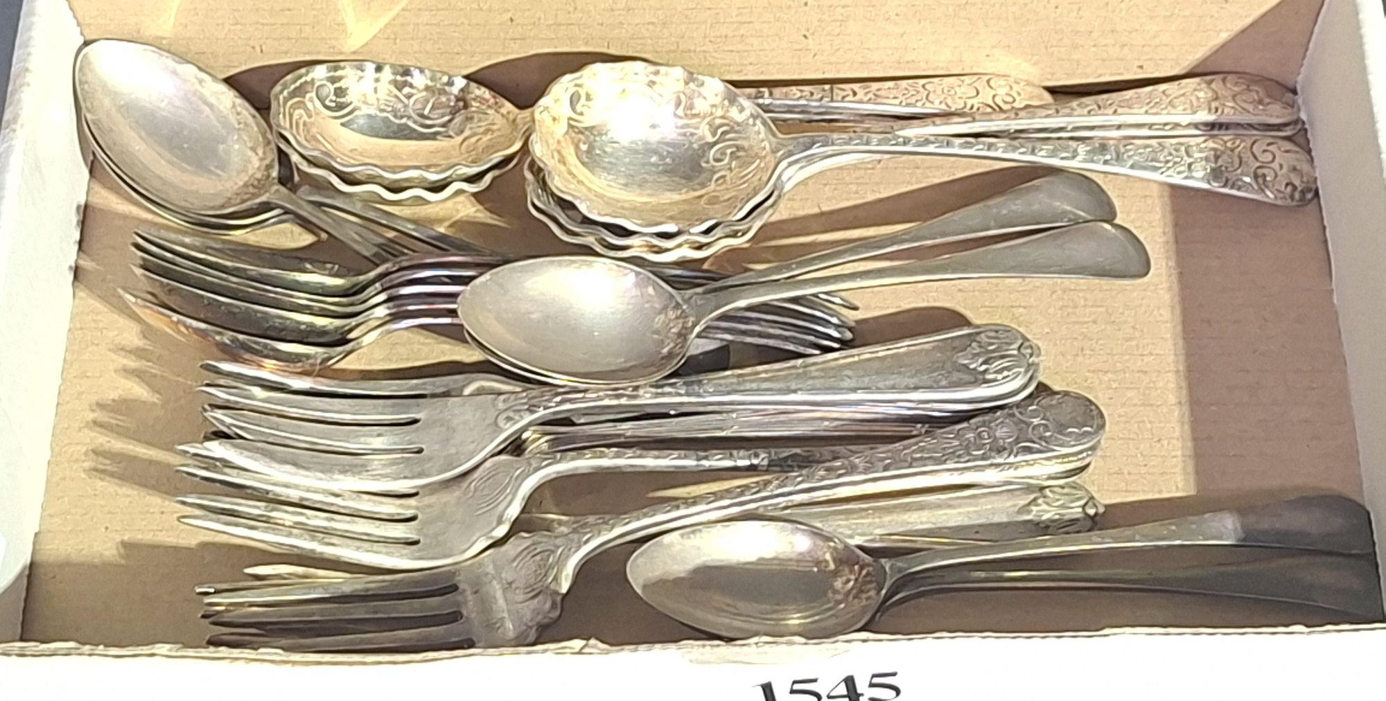 COLLECTION OF ASSORTED CUTLERY
