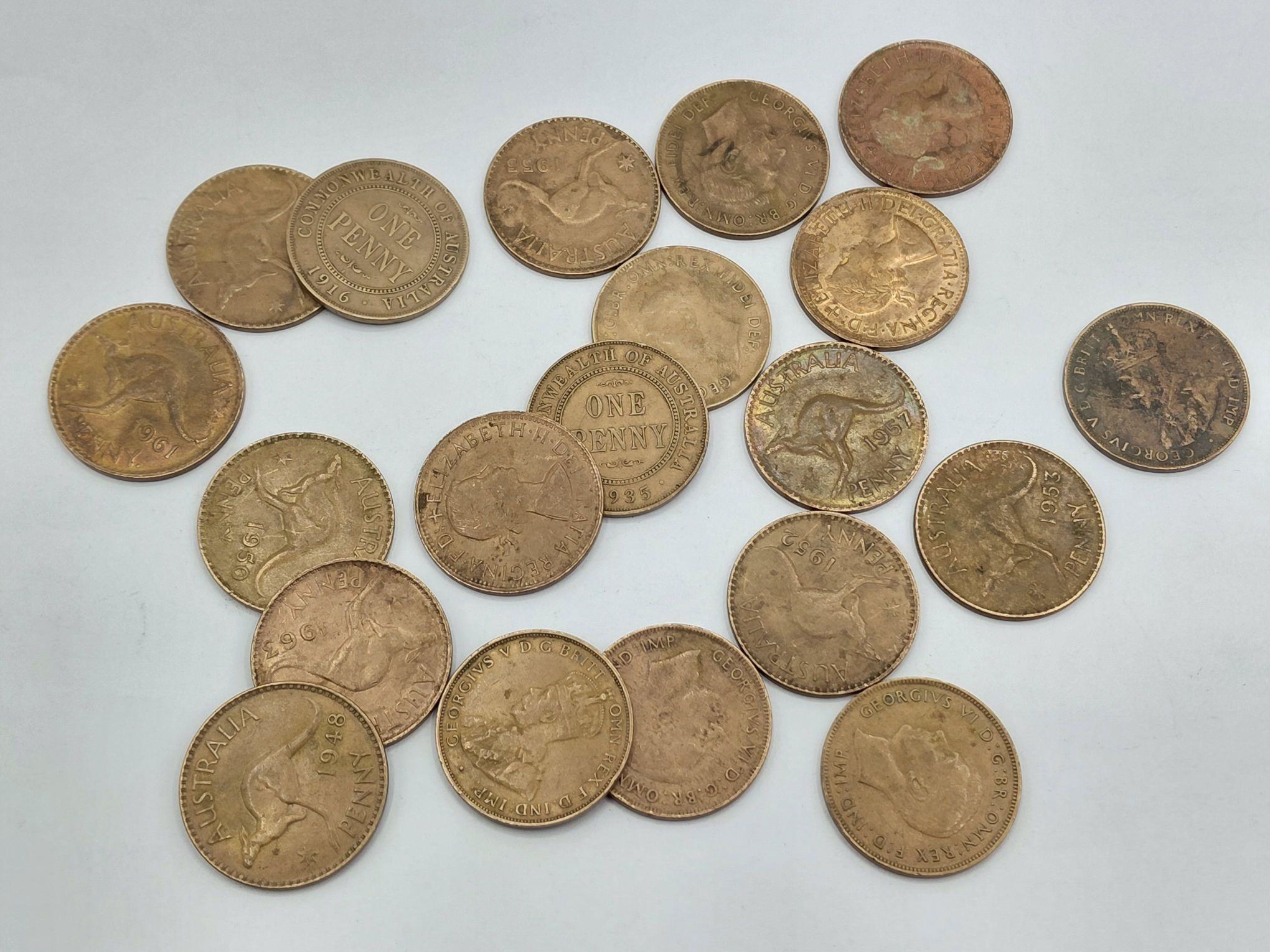 COLLECTION OF VINTAGE PENNIES