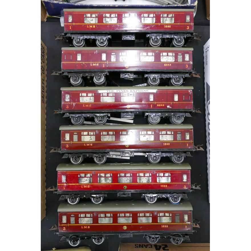 Set 6pc Hornby 3888 Passenger Cars