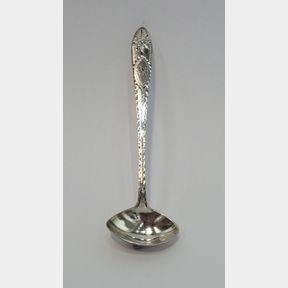 A RARE LATE 18TH CENTURY IRISH / CORK SILVER SALT SPOON, with deep oval shaped bowl, the handle decorated with
