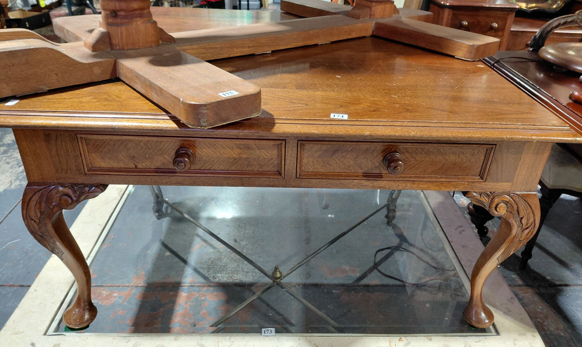 174 · SQUARE COFFEE TABLE
