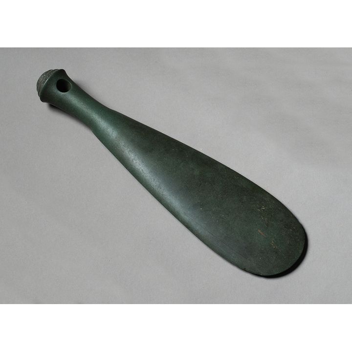 Patu Onewa - A large impressive 19th century nephrite stone club