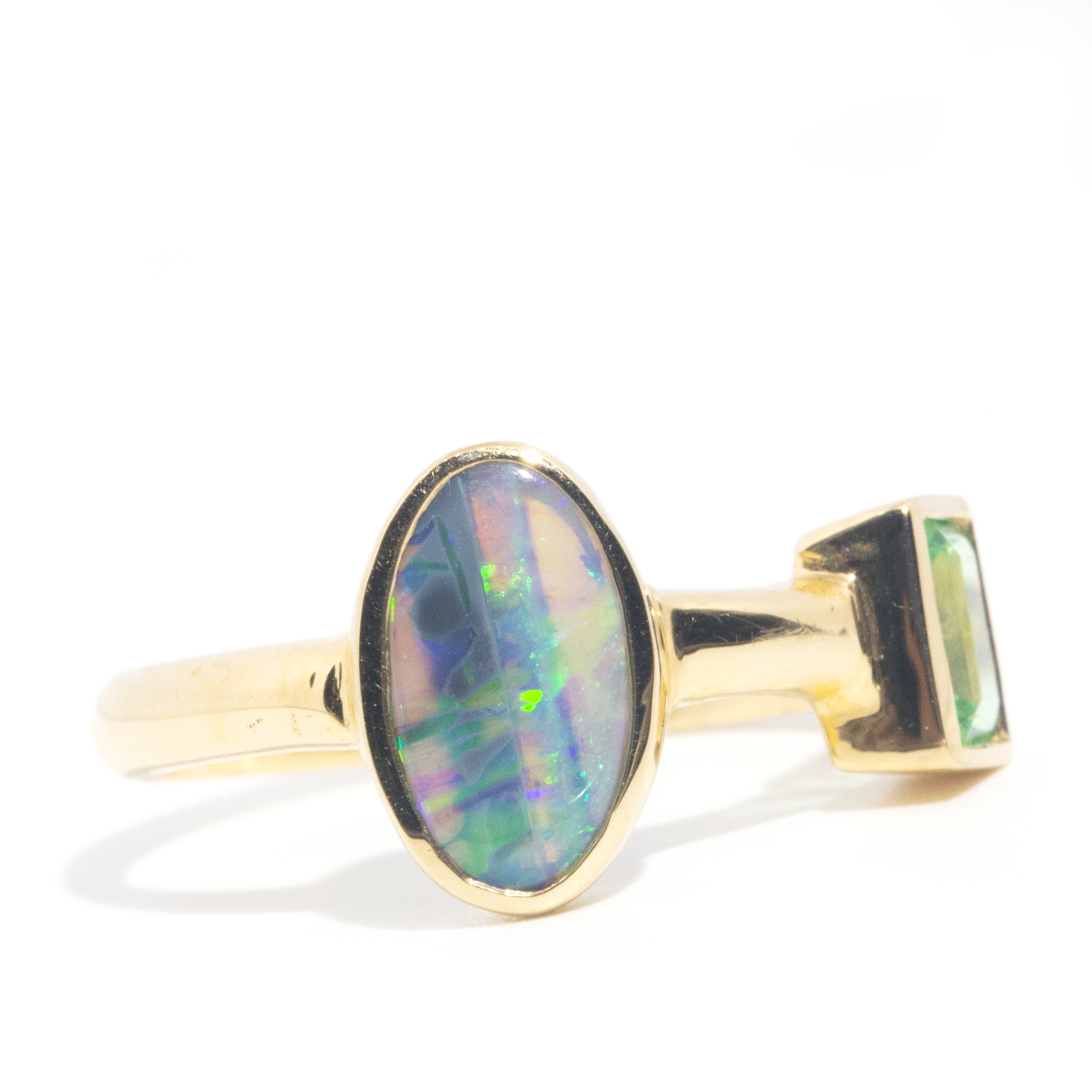 2432 · 0.95 Carat Lightning Ridge Opal 18 Carat Gold Ring