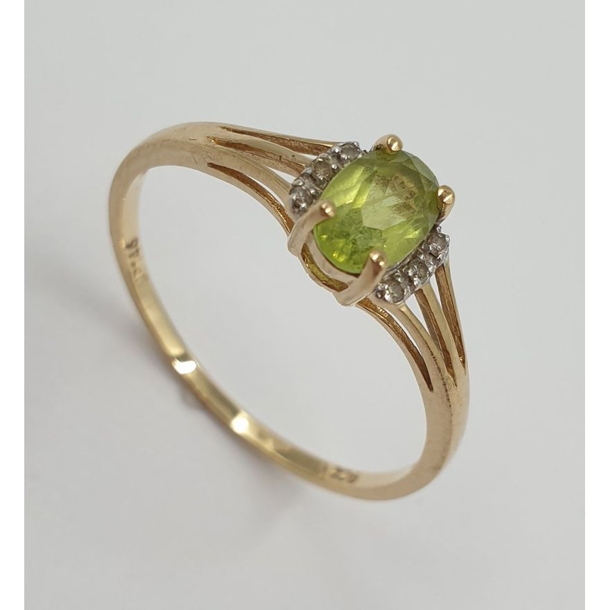 9ct Y/G Peridot & Diamond Ring