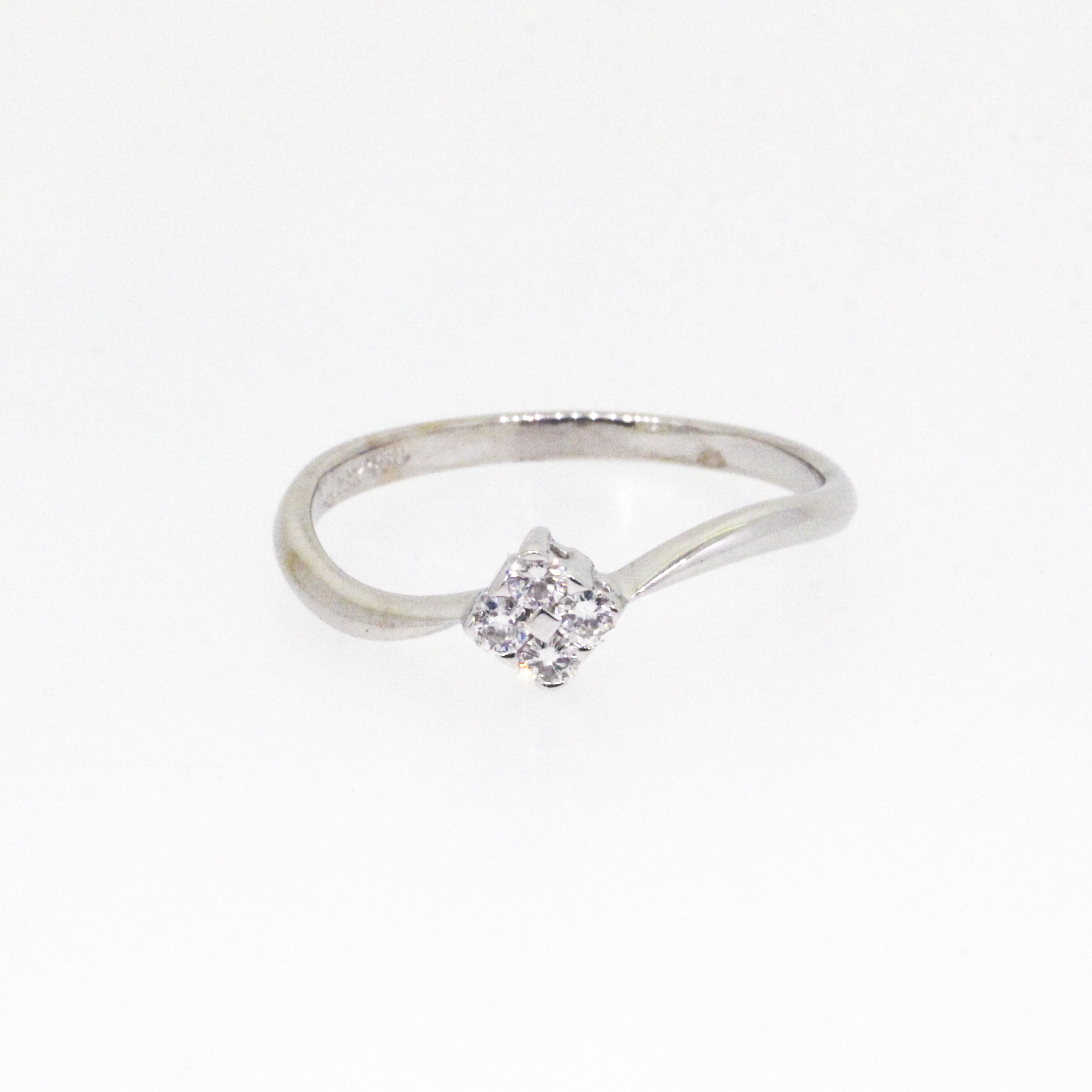 441. · Diamond Ring 1.56g
