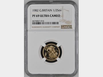 1982 ELIZABETH II PROOF GOLD HALF SOVEREIGN PF69 UCAM