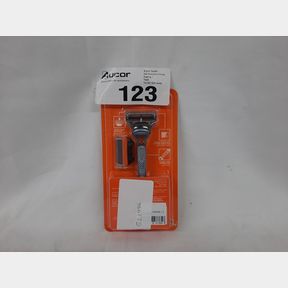 GILLETTE FUSION HANDLE 2 RAZOR BLADES - FIVE BLADE TECHNOLOGY FOR A MORE COMFORTABLE SHAVE (VERSUS MACH 3)