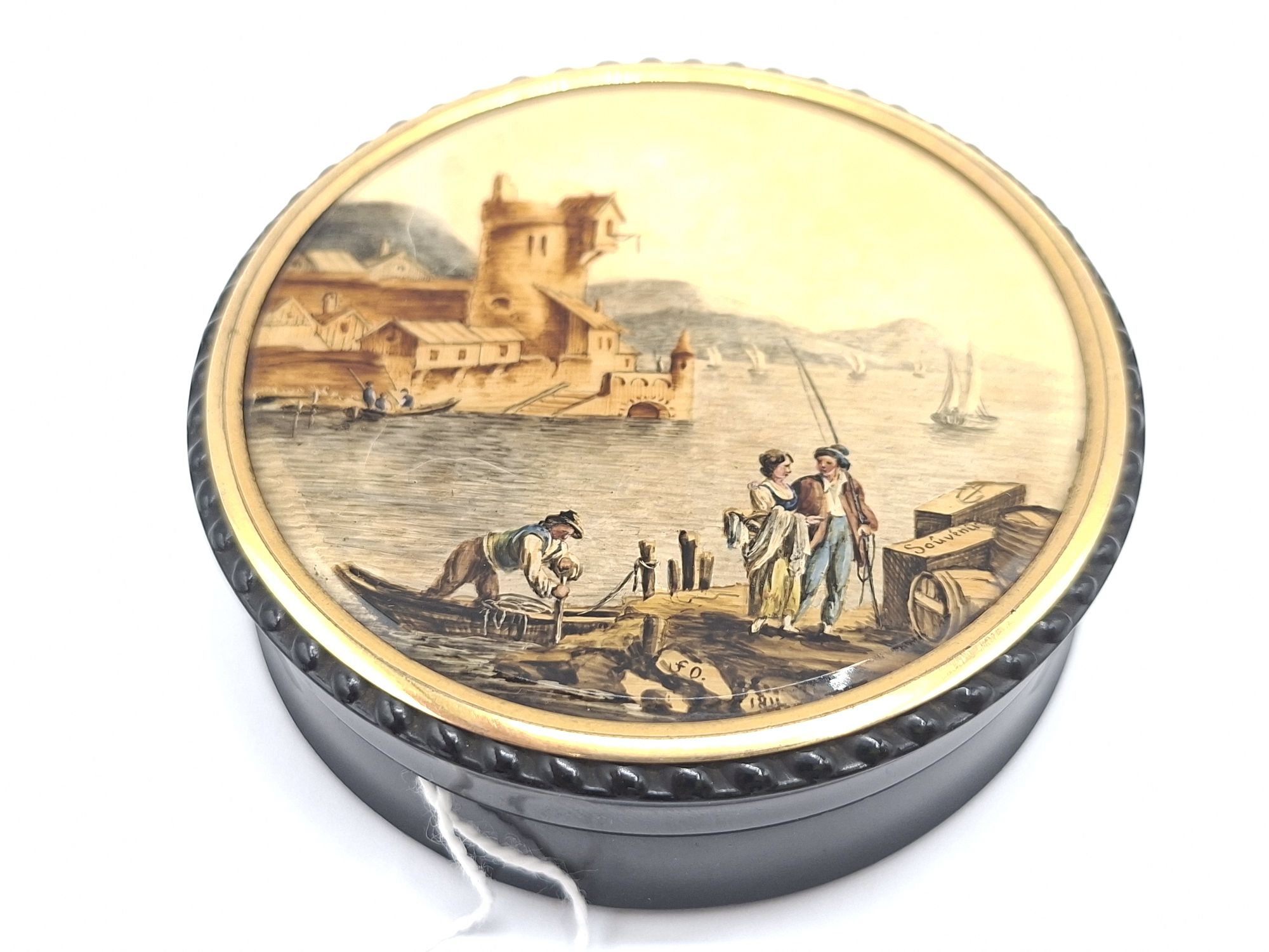 11 · EARLY 19TH CENTURY SNUFF BOX - FRENCH