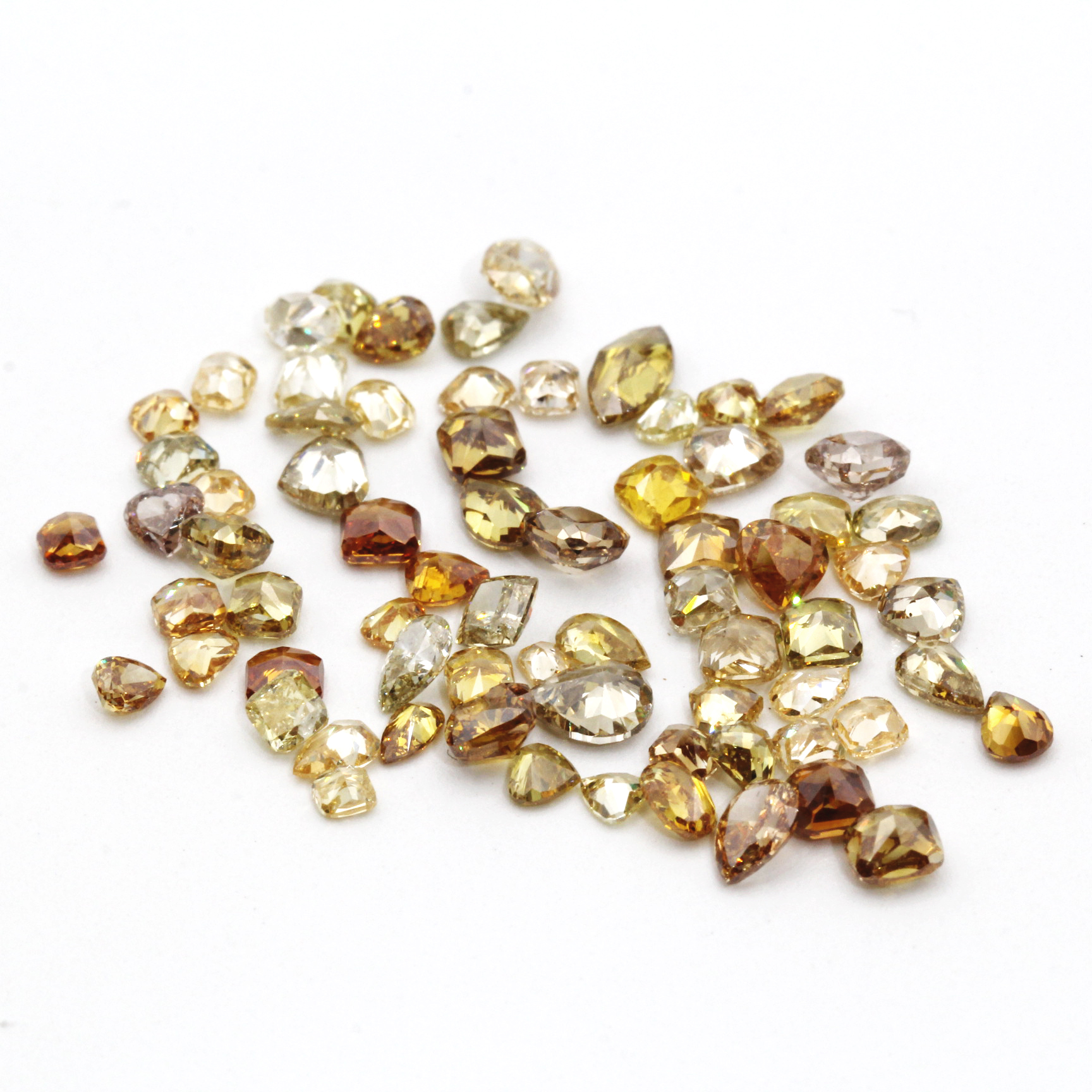 305. · 10.2ct Fancy Coloured Diamond  Parcel