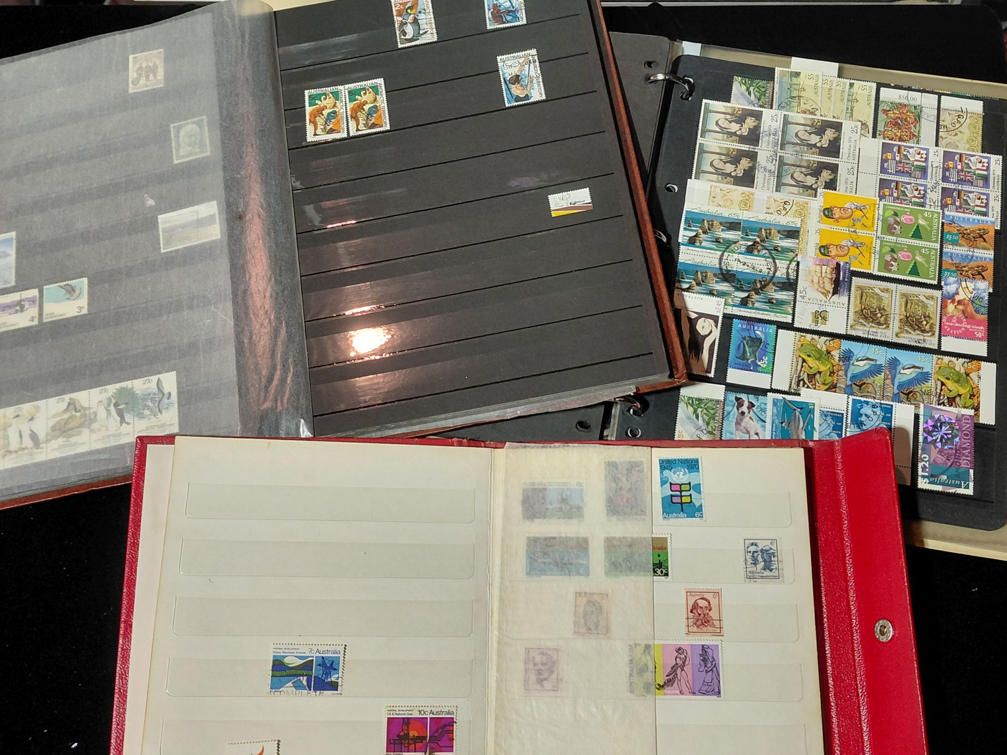 563 · STAMPS - AUSTRALIA/WORLD