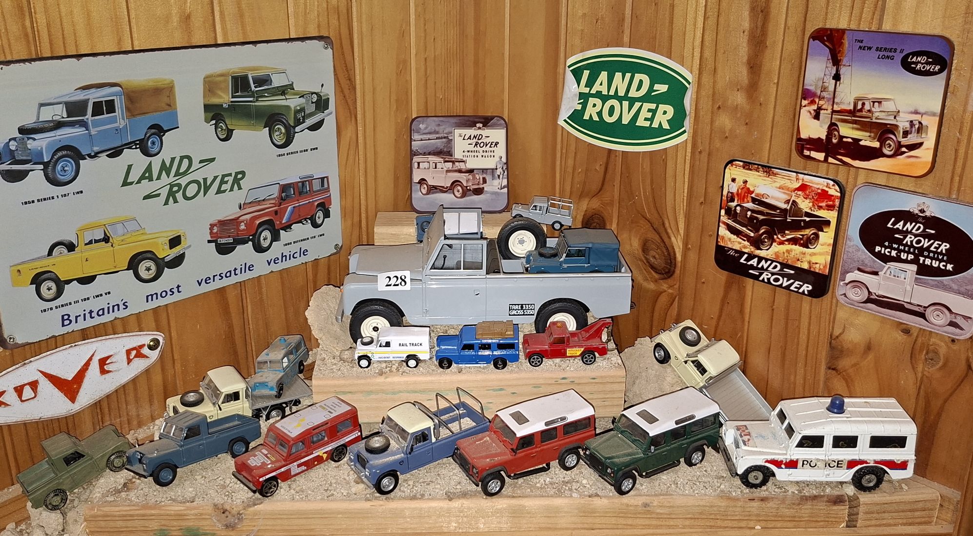 228 · GROUP OF CARS
