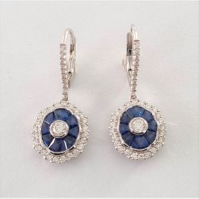 18CT WHITE GOLD PENDANT WITH .420CT BLUE SAPPHIRE & .250CT ROUND CUT DIAMONDS COLOUR HI CLARITY - 51629/050