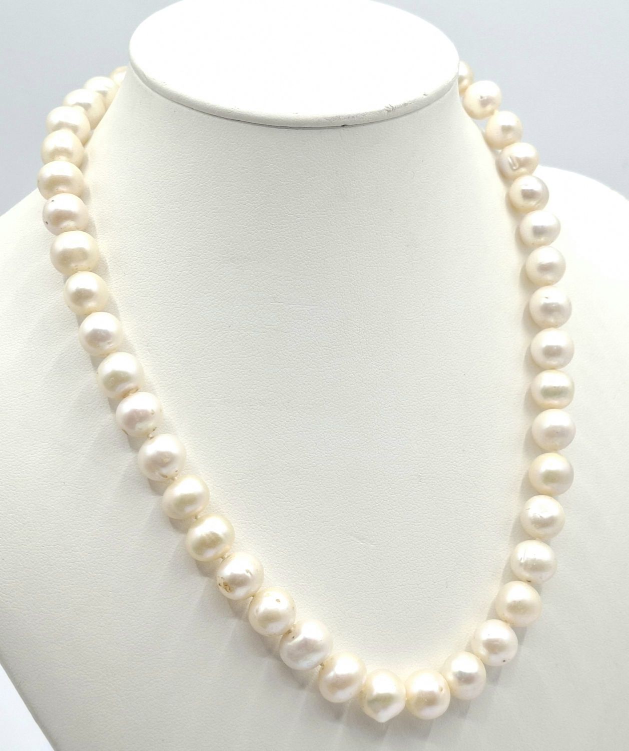 1030 · NATURAL PEARL NECKLACE