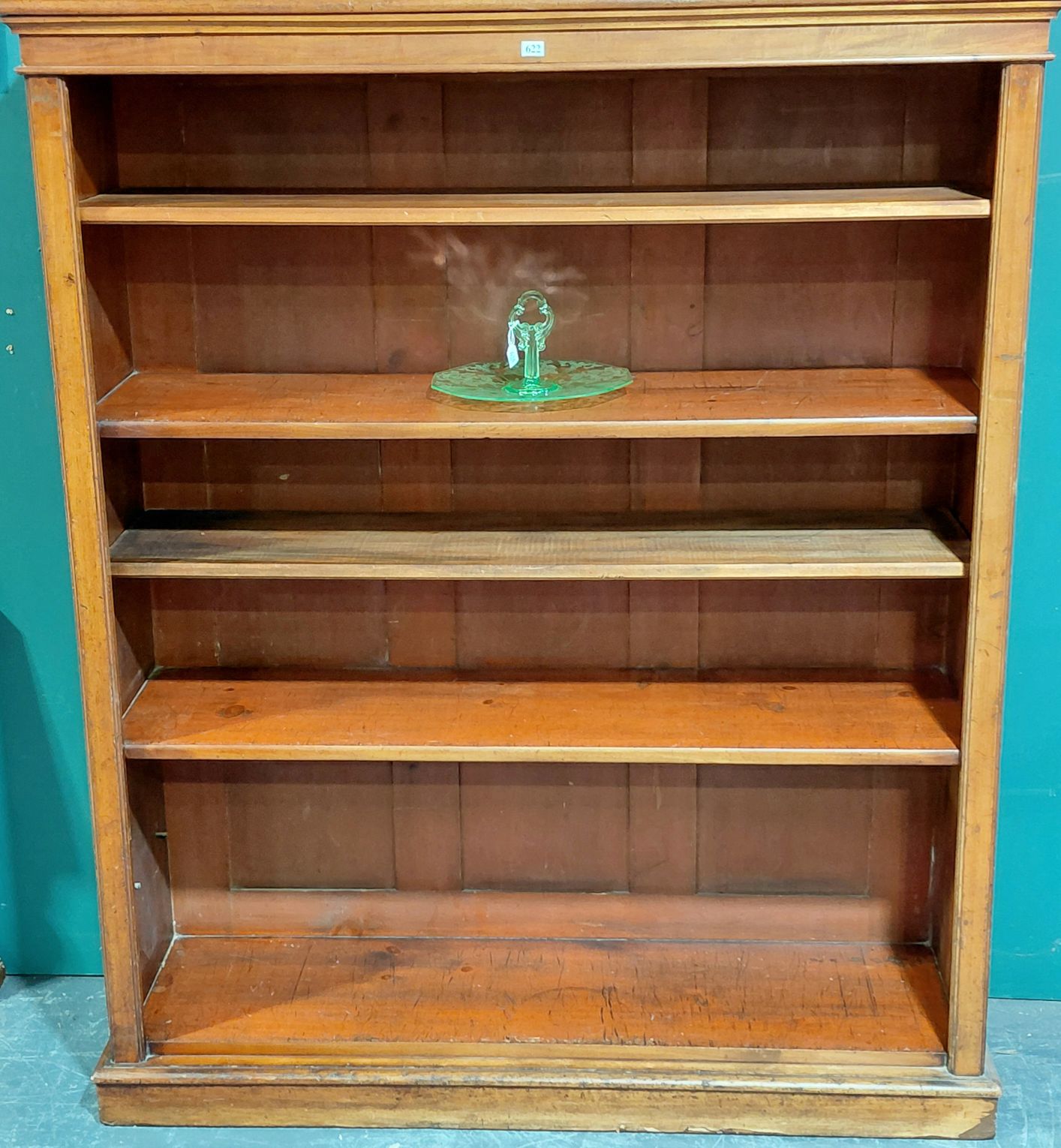 622 · VICTORIAN MAHOGANY BOOKCASE