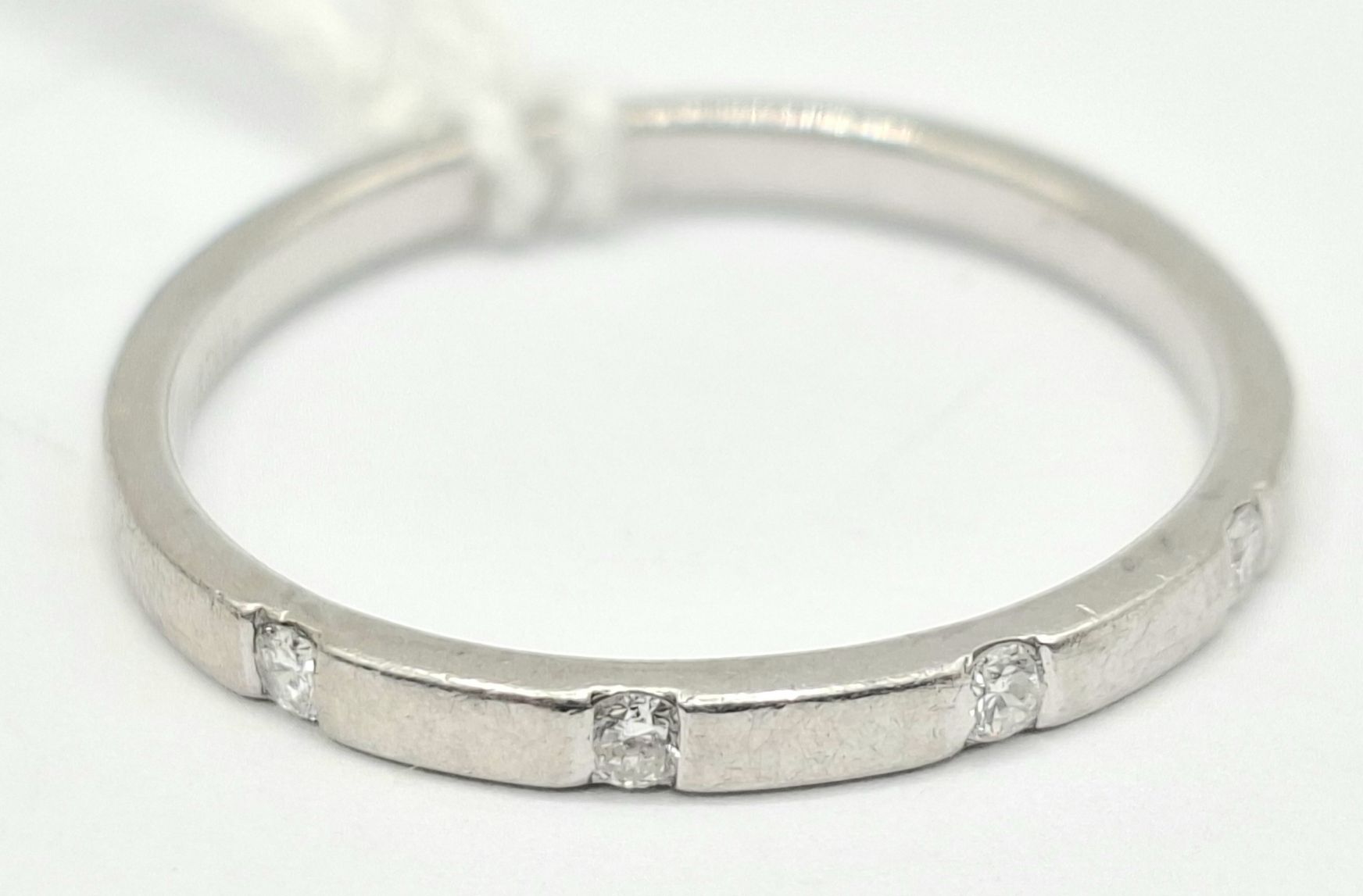 1144 · PLATINUM DIAMOND RING
