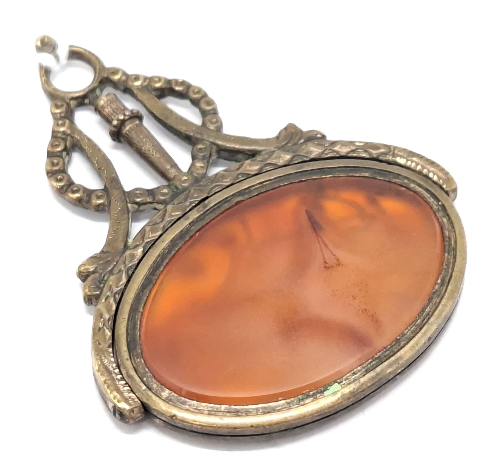 1088 · INTAGLIO CAMEO SWIVEL PENDANT
