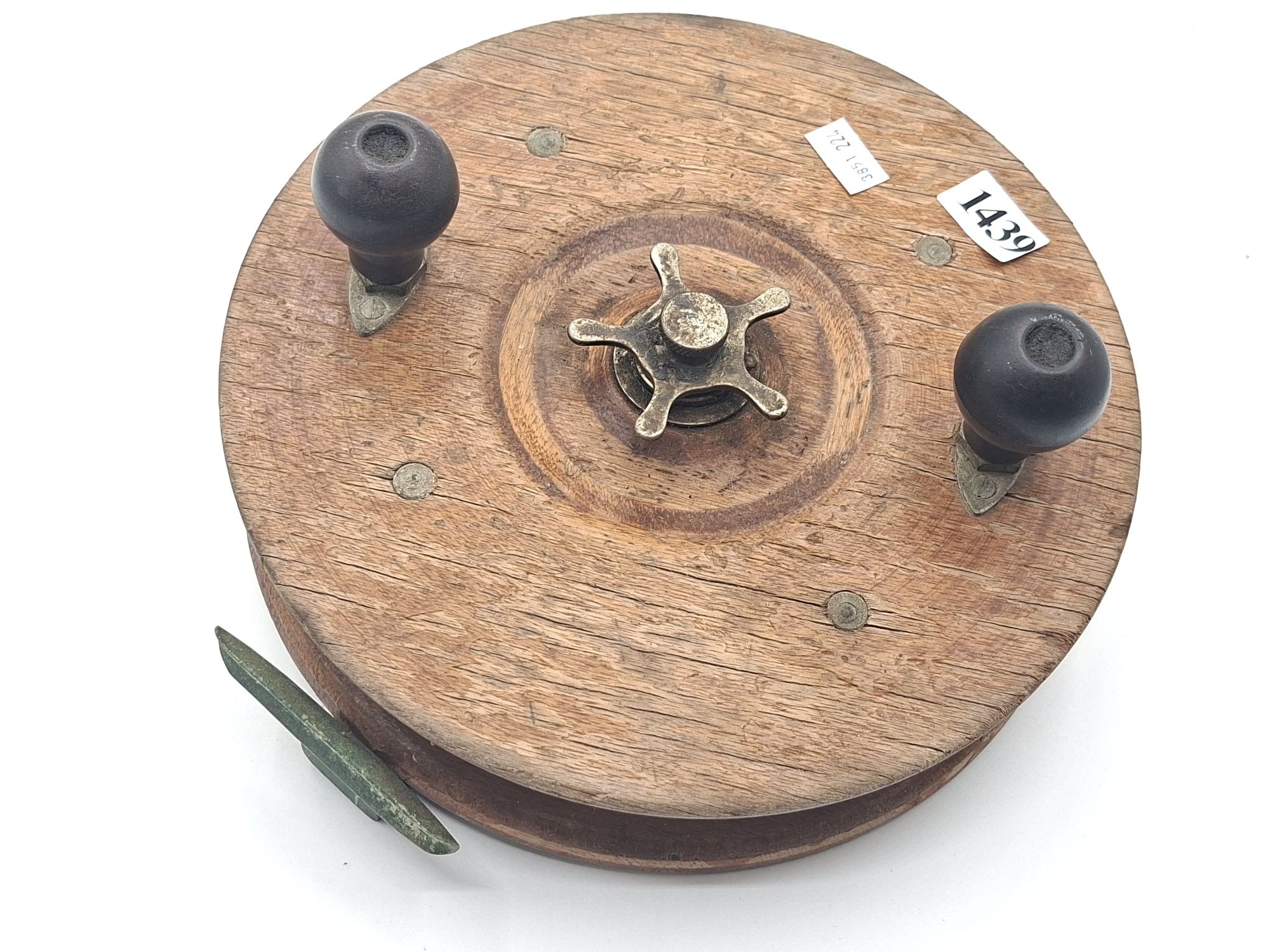 1439 · VINTAGE ALVEY FISHING REEL