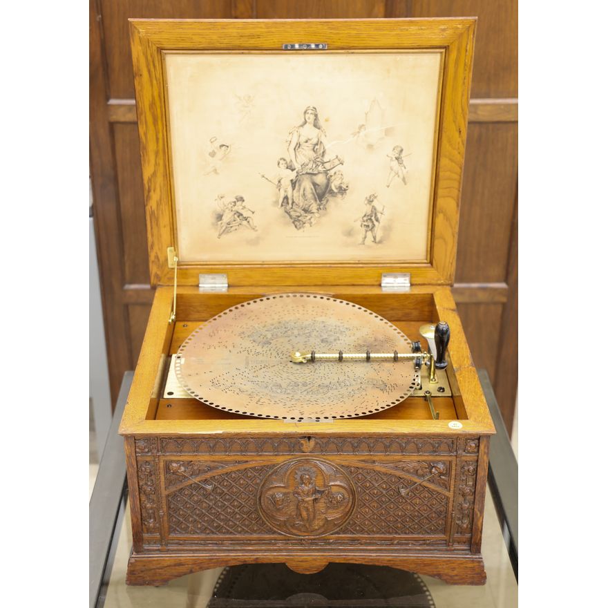 Antique Regina Oak Cased 15.5'' Disc Music Box 12''x22''x19''