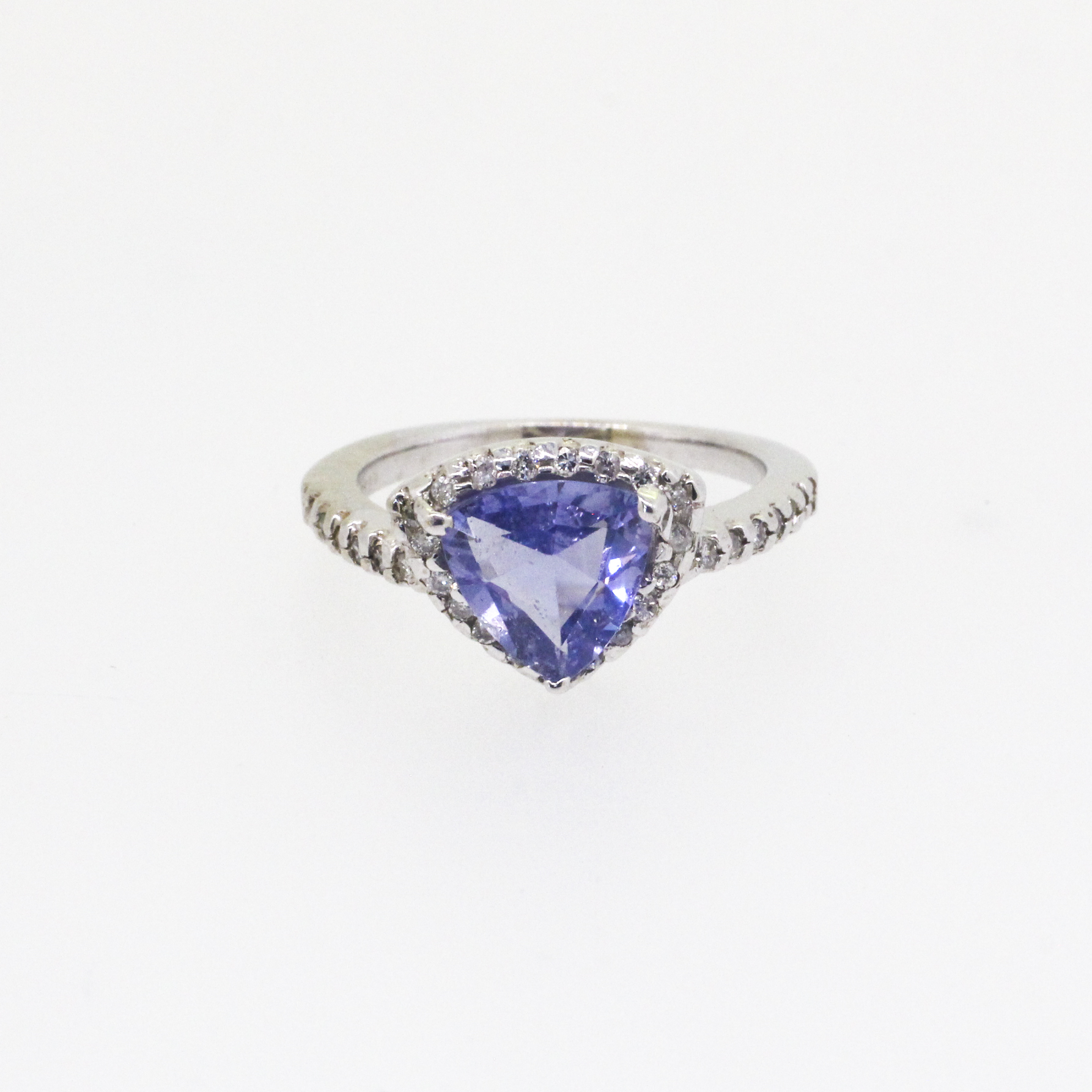 463. · 1.40ct Sapphire & Diamond Ring 3.10g