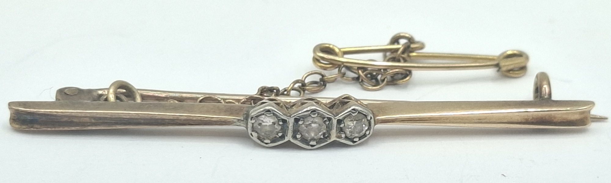 9CT GOLD AND DIAMOND BROOCH