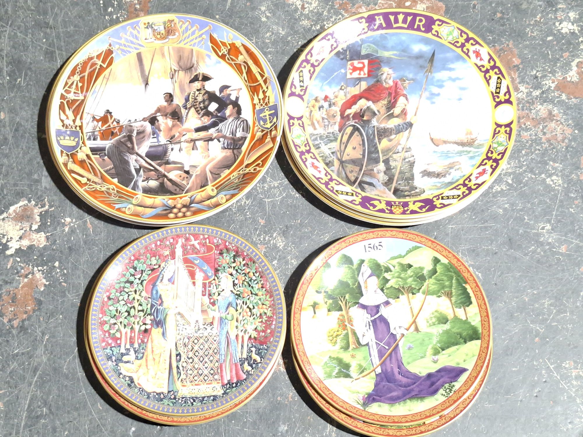 COLLECTION OF CERAMIC CABINET PLATES