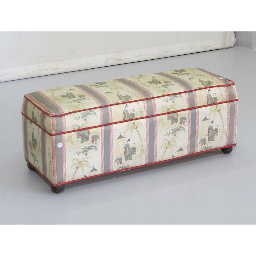 SMALL UPHOLSTERED STORAGE OTTOMAN