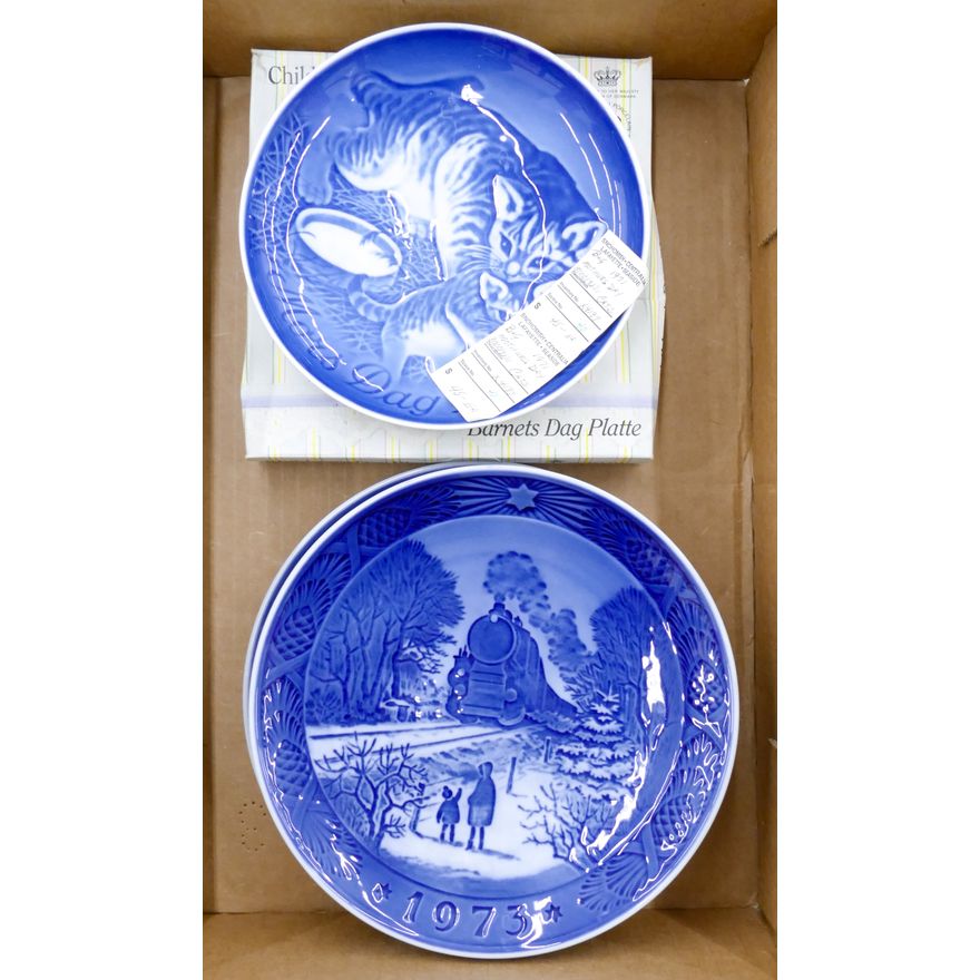 Box Vintage Royal Copenhagen B&W Plates etc.