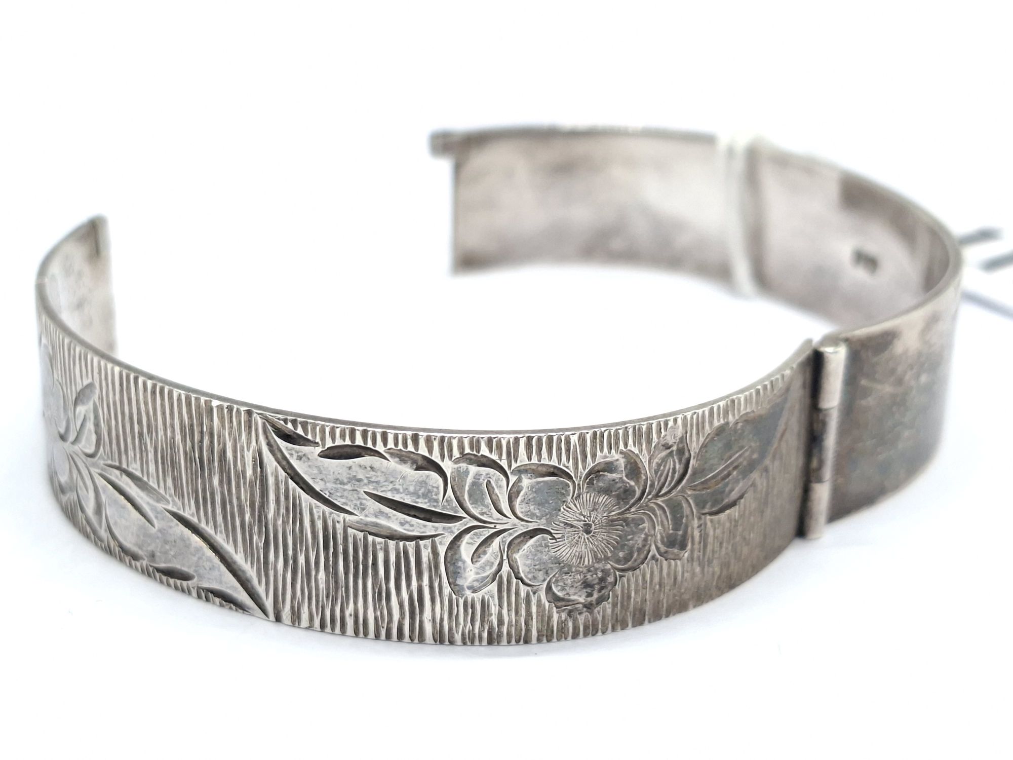 1104 · STERLING SILVER BANGLE