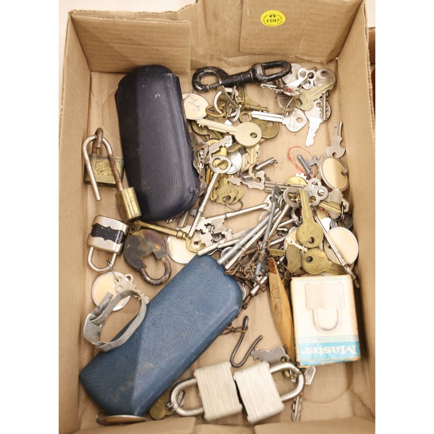 Box Old Keys & Locks