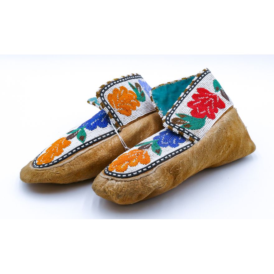 Pair Old Great Lakes Indian Beaded Moccasins