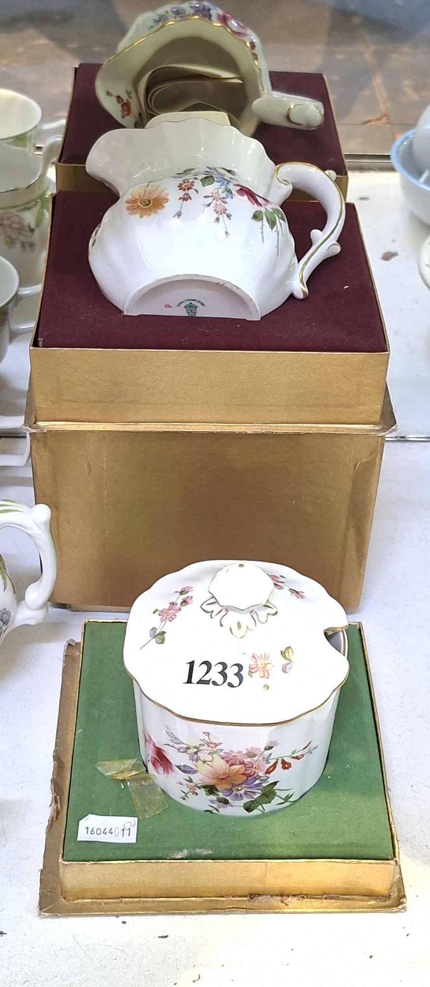 1233 · ROYAL CROWN DERBY