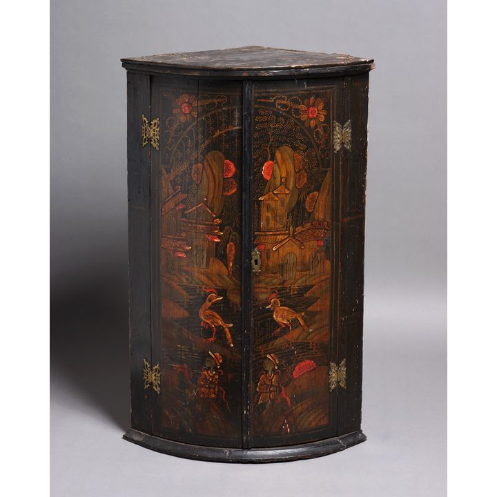 18thC English bow fronted corner cupboard