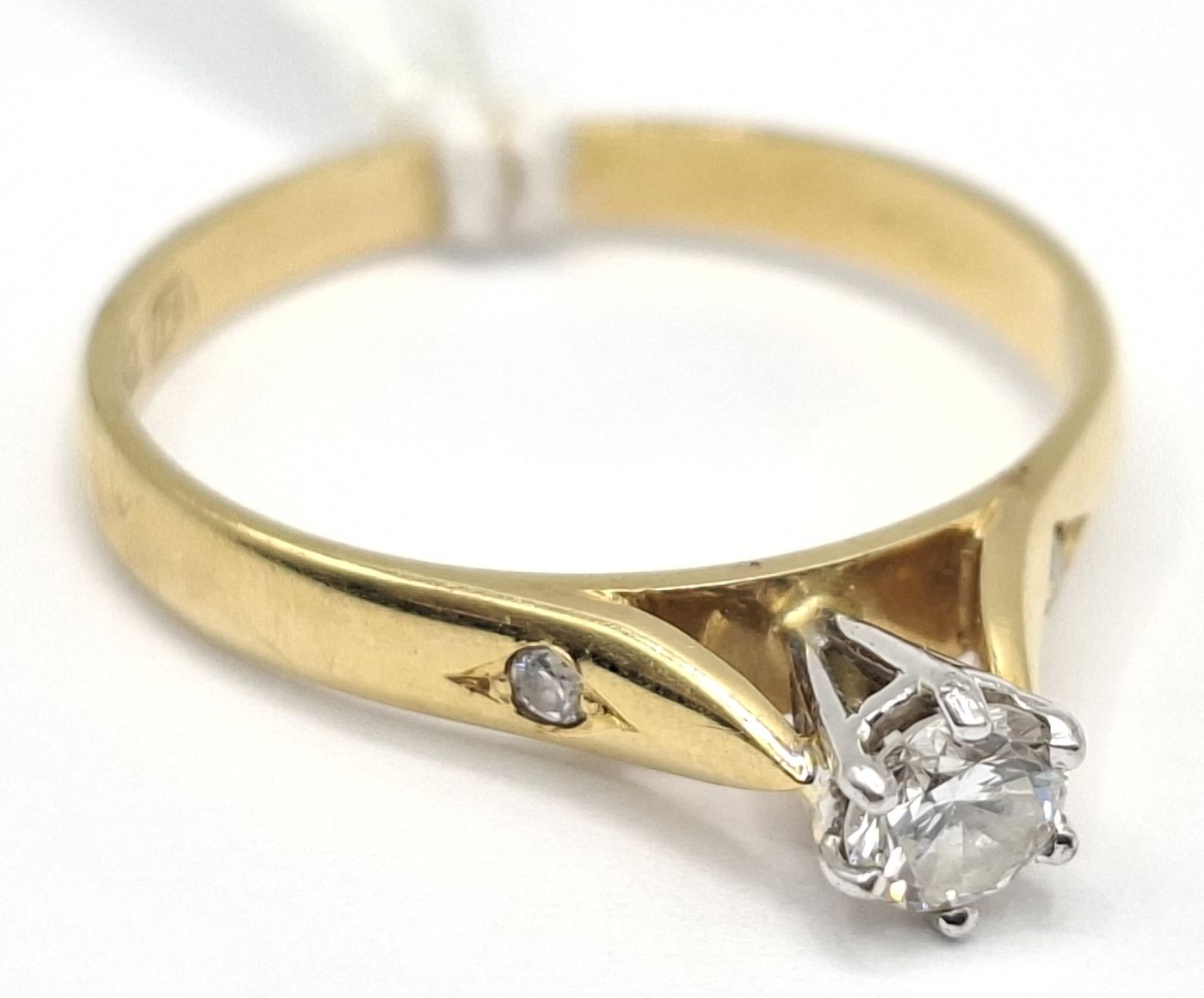 1106 · 18CT SOLITAIRE DIAMOND RING